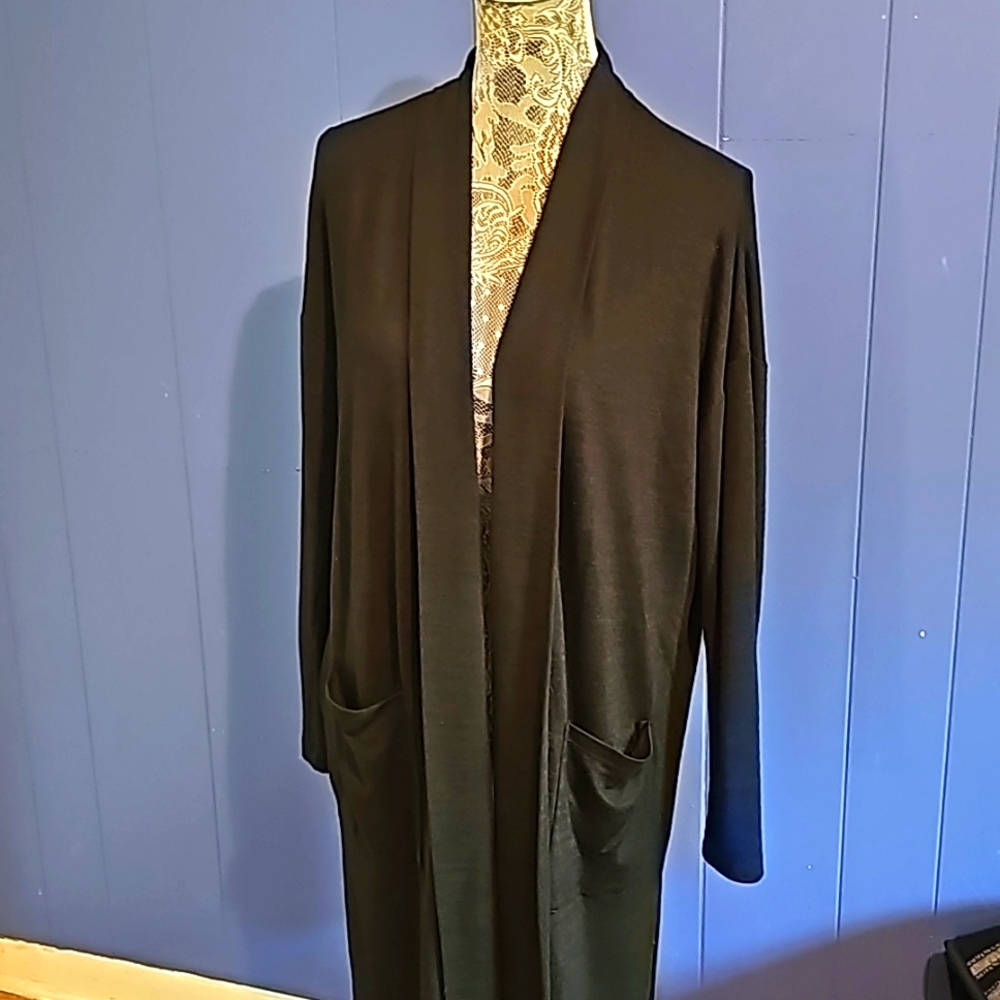 NWOT Banana Republic black cardigan, size M.